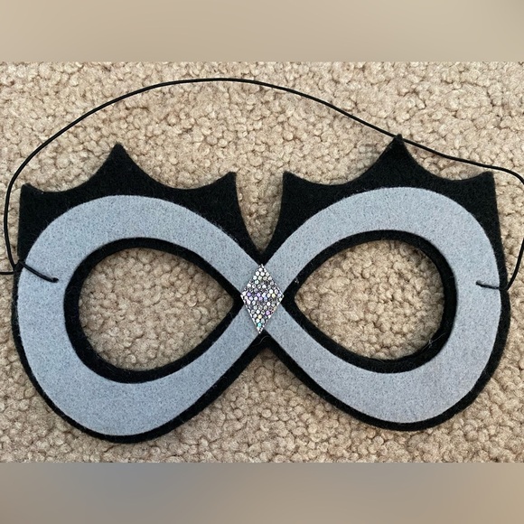 Creative Capes‎ Hero Set Black & Silver W Costume Handmade Boy Girl Dress-up - Picture 6 of 14